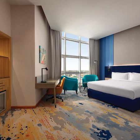 La Quinta By Wyndham Abu Dhabi Al Wahda Hotel Exterior photo